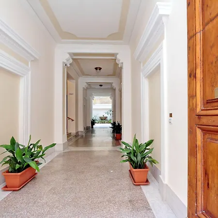 Lucky Domus Gasthuis 2*